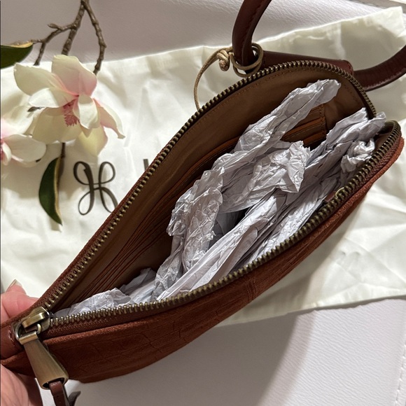 NWT HOBO Suede Whipstich Detail
Sable Wristlet - Picture 7 of 7